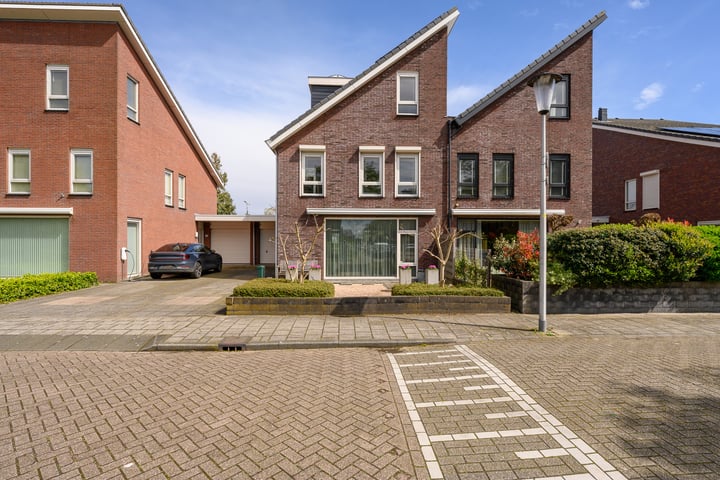 Bekijk foto 38 van Valkenierstraat 42