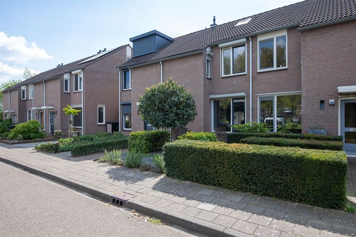 Bekijk foto 2 van Keurvorststraat 60