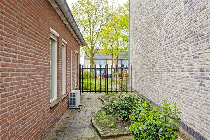 Bekijk foto 35 van Graaf Wernerstraat 38