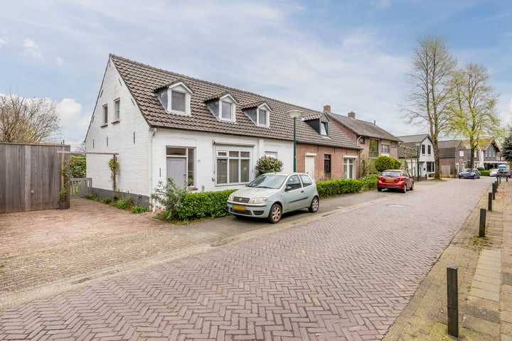 Bekijk foto 1 van Molenstraat 44