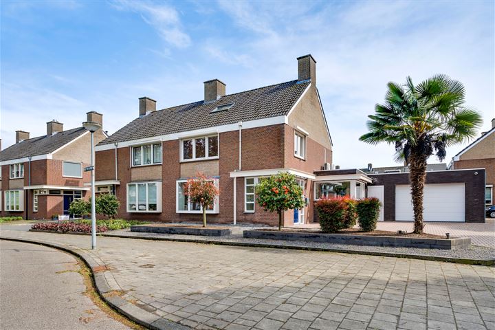 Bekijk foto 1 van Middelstestraat 108