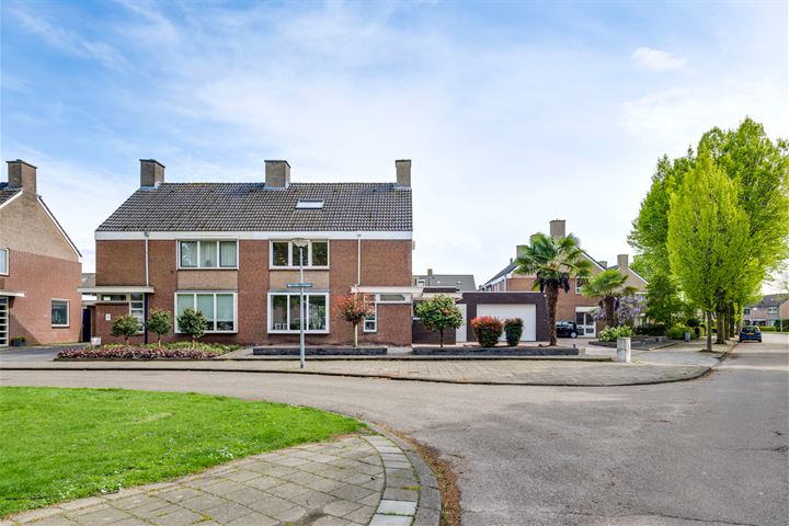 Bekijk foto 44 van Middelstestraat 108