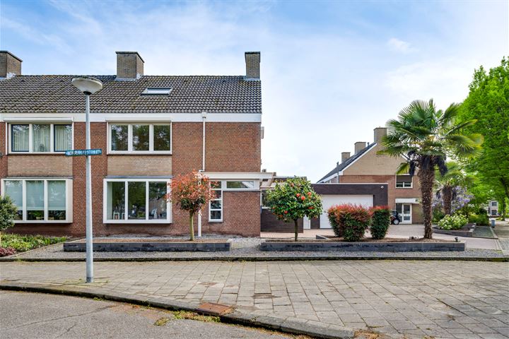 Bekijk foto 46 van Middelstestraat 108