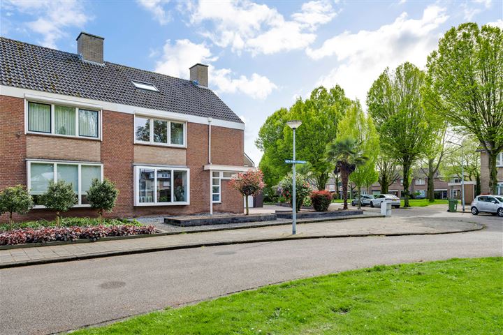 Bekijk foto 45 van Middelstestraat 108