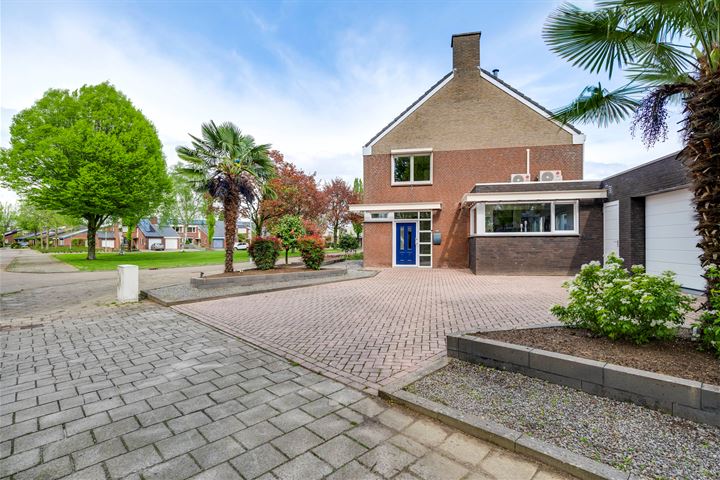 Bekijk foto 48 van Middelstestraat 108