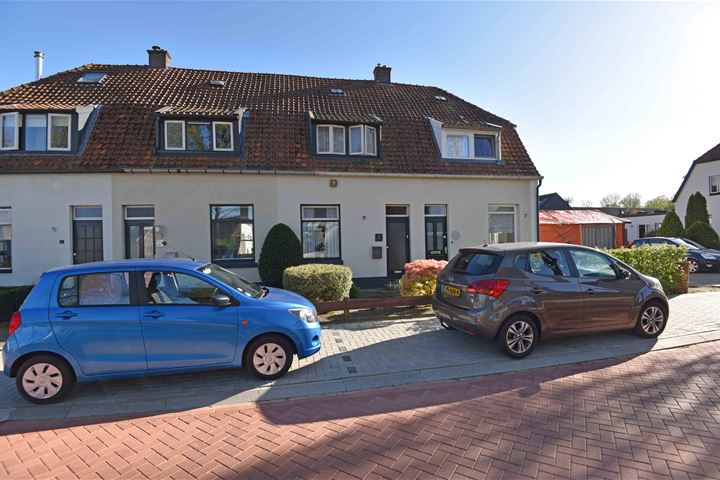 Bekijk foto 1 van van Riebeeckstraat 5