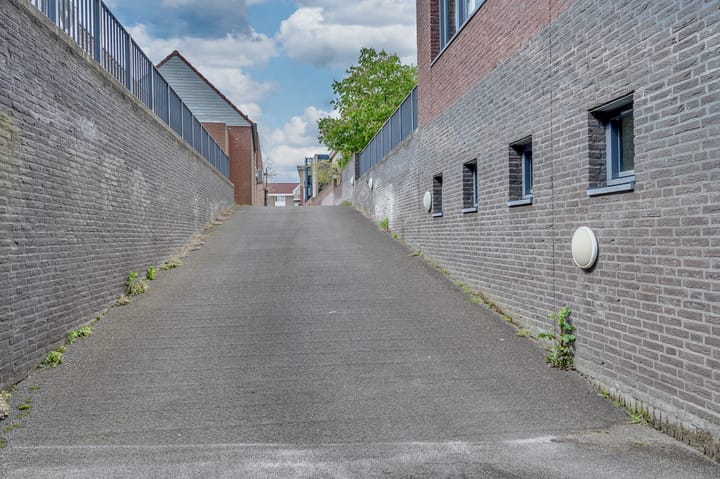 Foto 28 van Antoniuslaan 242