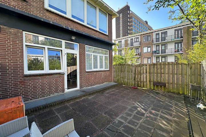 Bekijk foto 2 van Van Baerlestraat 131-B