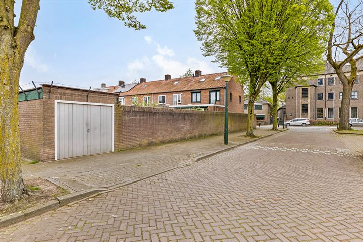 Bekijk foto 39 van Poeijersstraat 72