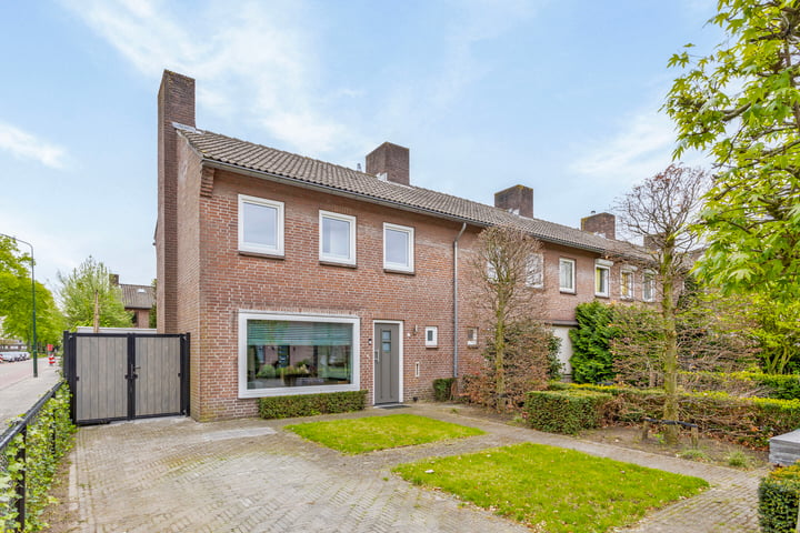 Bekijk foto 1 van Ranonkelstraat 1