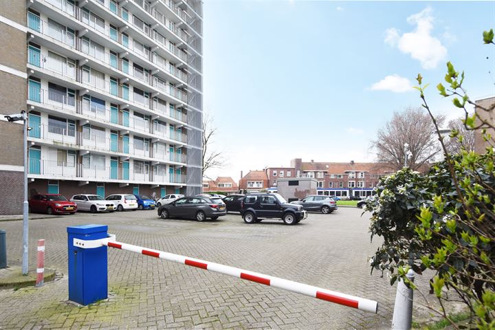 Bekijk foto 2 van Arnold Spoelplein 58