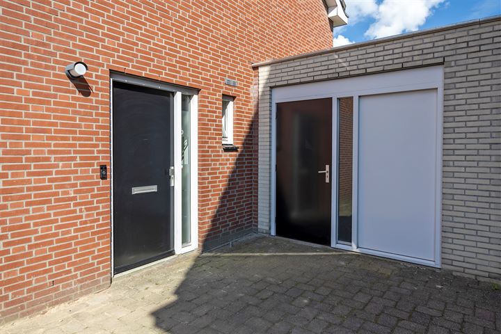 Bekijk foto 3 van Clara Wichmannstraat 63