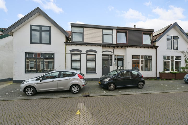 Bekijk foto 1 van Prins Hendrikstraat 12