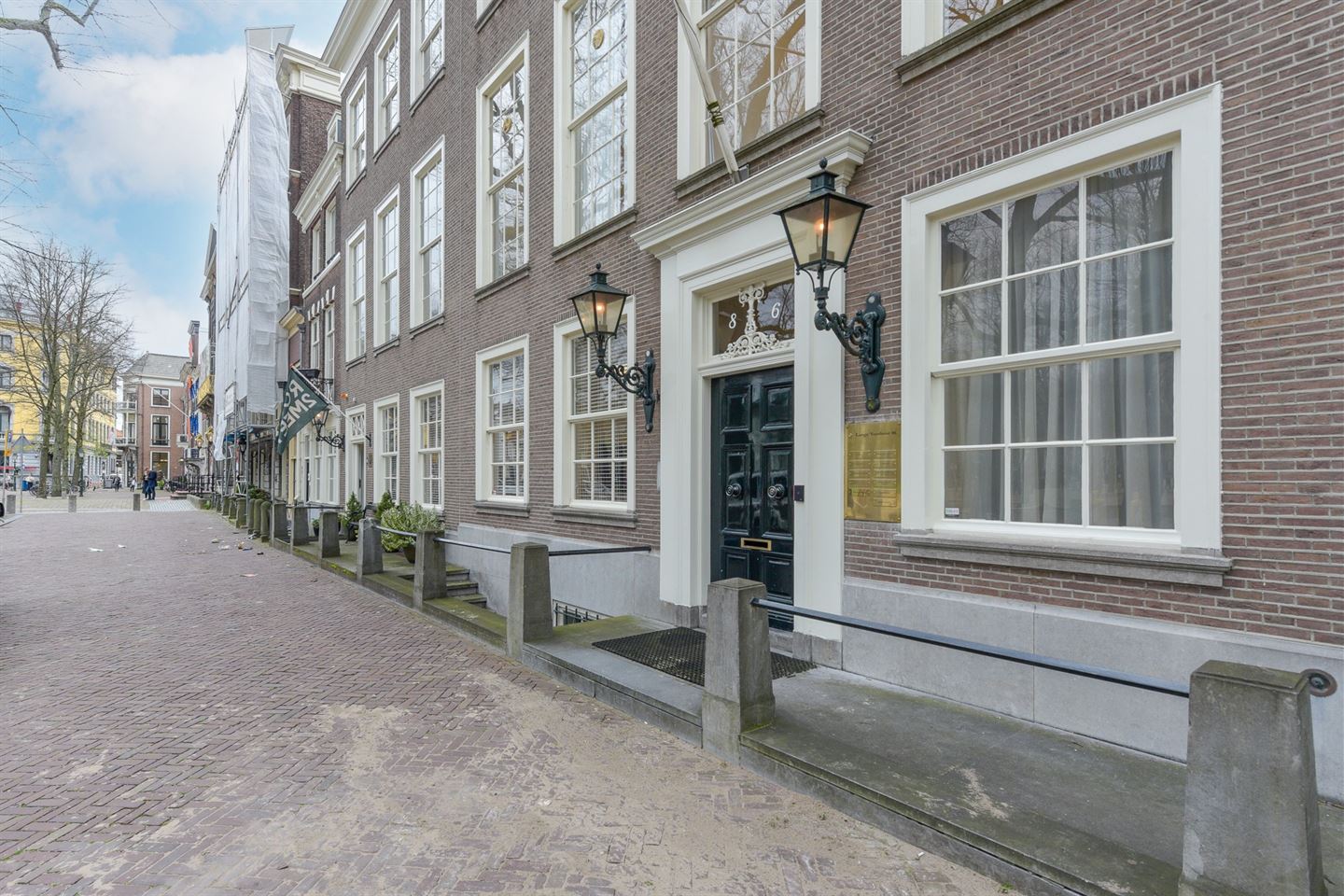 View photo 2 of Lange Voorhout 86