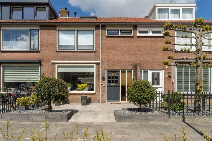 View photo 1 of Paulus Potterstraat 47