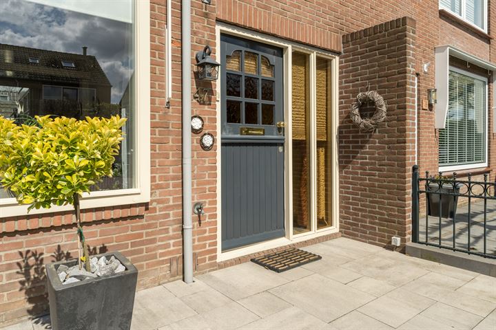 View photo 4 of Paulus Potterstraat 47