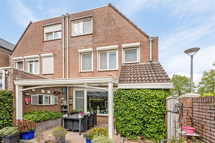 Bekijk foto 41 van van Douverenstraat 52