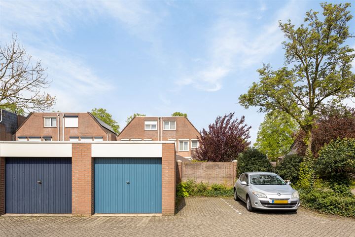 Bekijk foto 47 van van Douverenstraat 52