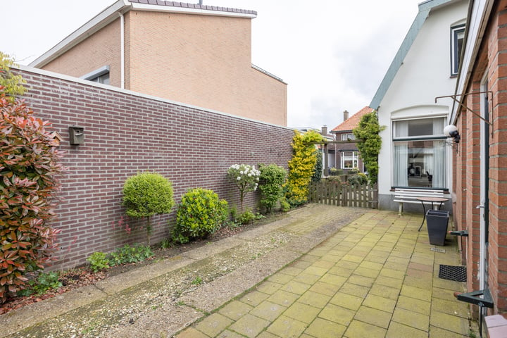 Bekijk foto 35 van Celebesstraat 57