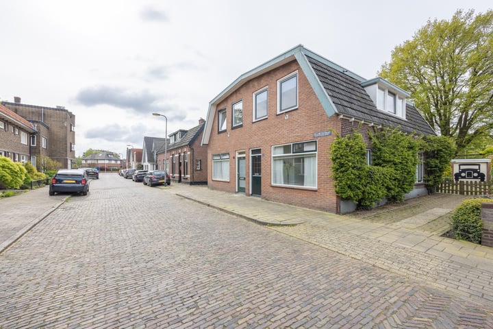 Bekijk foto 39 van Celebesstraat 57