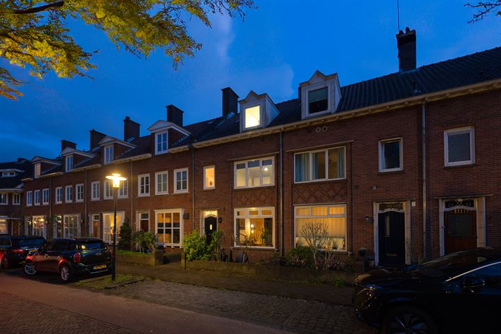 Bekijk foto 1 van Emmastraat 9