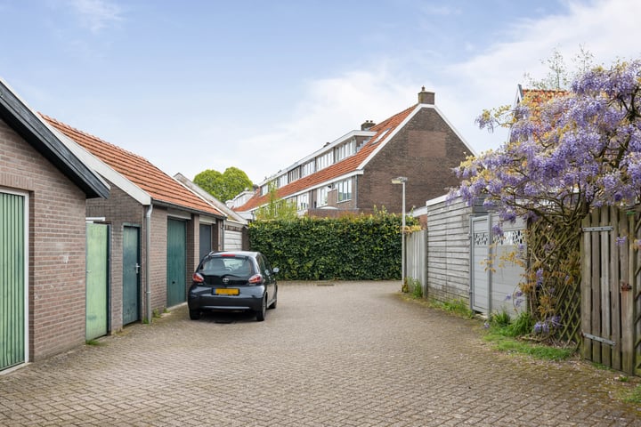 Bekijk foto 44 van Emmastraat 9