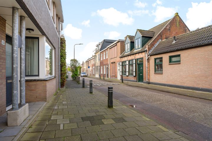 Bekijk foto 33 van Pastoor van Beurdenstraat 63