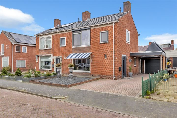 Bekijk foto 1 van Margrietstraat 11