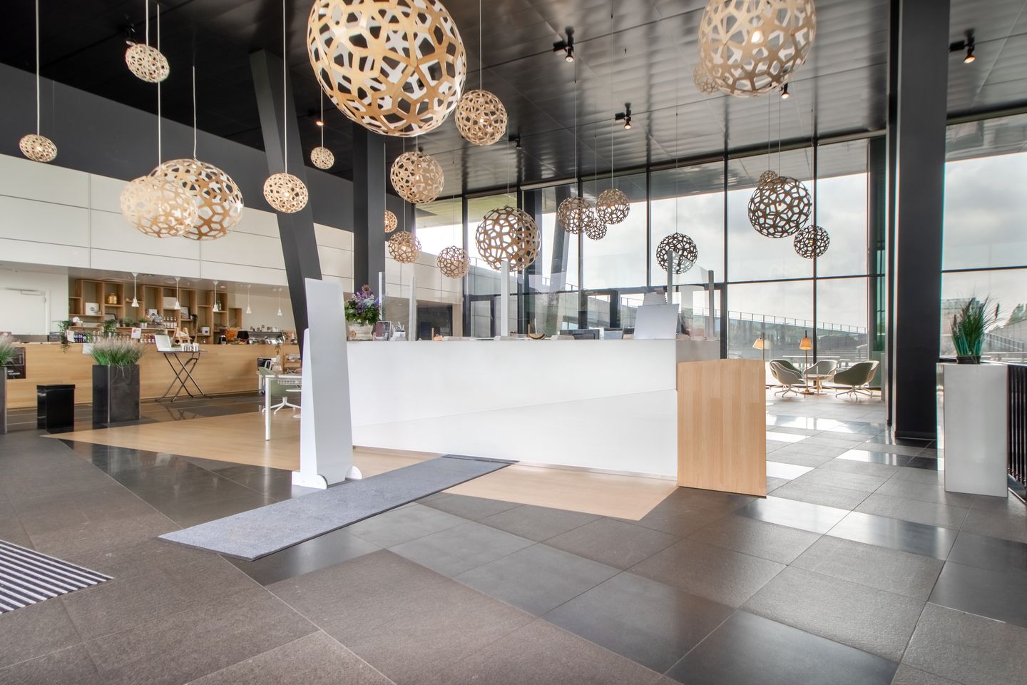 Bekijk foto 2 van Jonkerbosplein 52