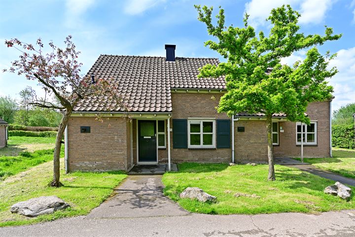 View photo 1 of Randweg 21-295