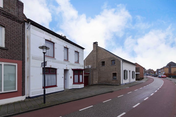 Bekijk foto 2 van Vliegenstraat 17