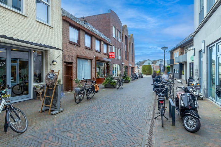 View photo 38 of Zeestraat 13