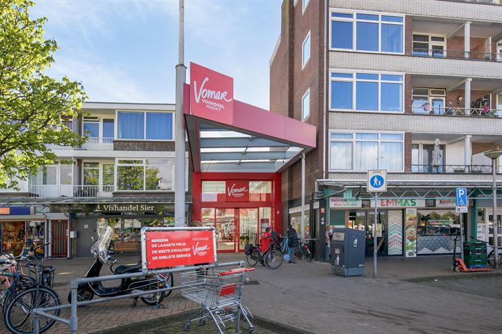 Bekijk foto 39 van Wormerplein 18