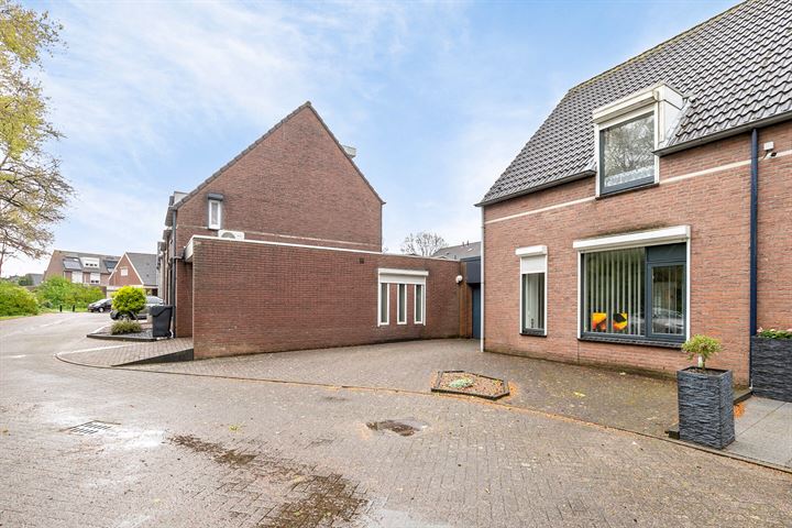 Bekijk foto 31 van Losvloerstraat 9