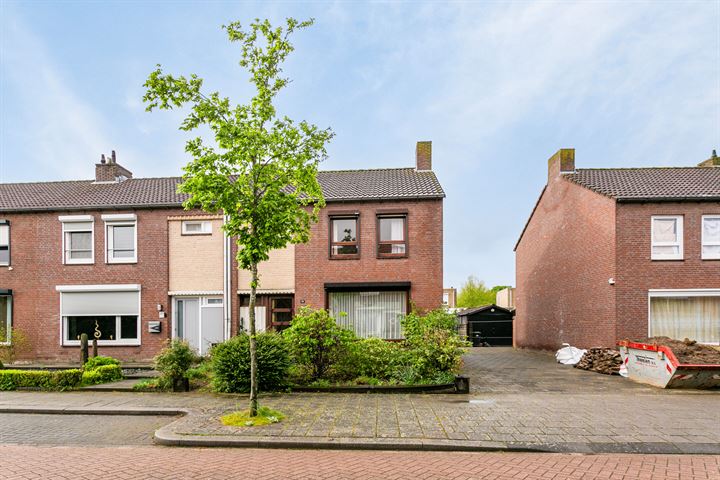 Bekijk foto 6 van Deken Rhoenstraat 18