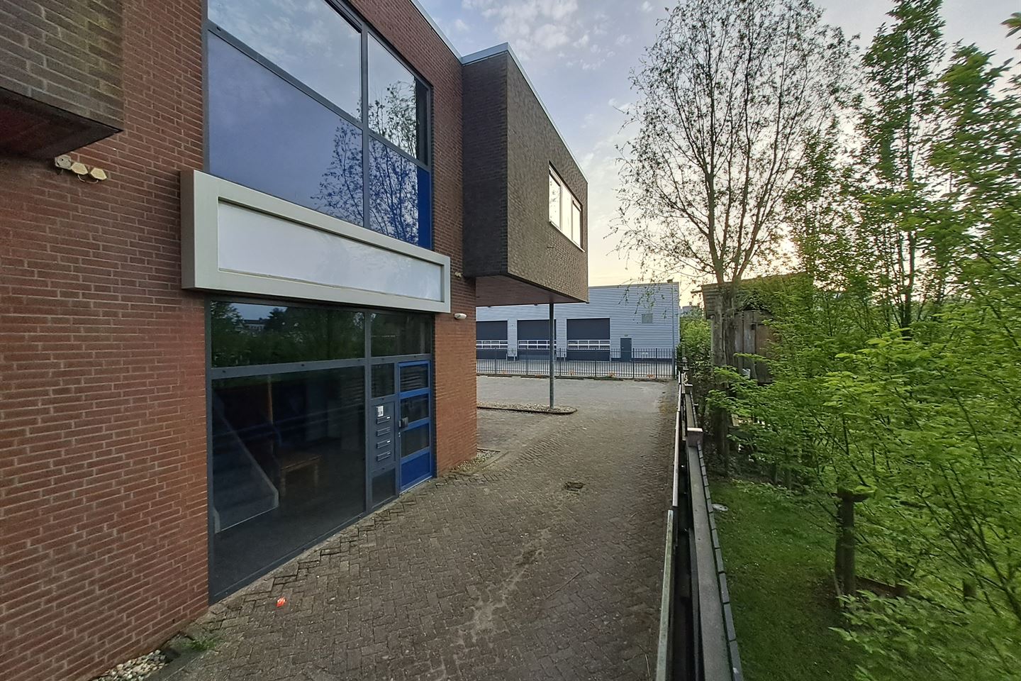 View photo 2 of Van Beukelaarweg 19