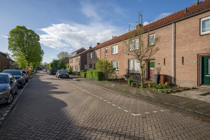 Bekijk foto 3 van Strick van Linschotenstraat 59