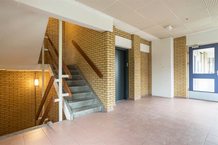 Bekijk foto 3 van Van Oldenbarneveltstraat 421