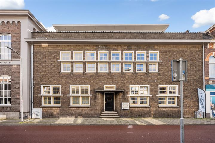 Bekijk foto 1 van Van Karnebeekstraat 69-E