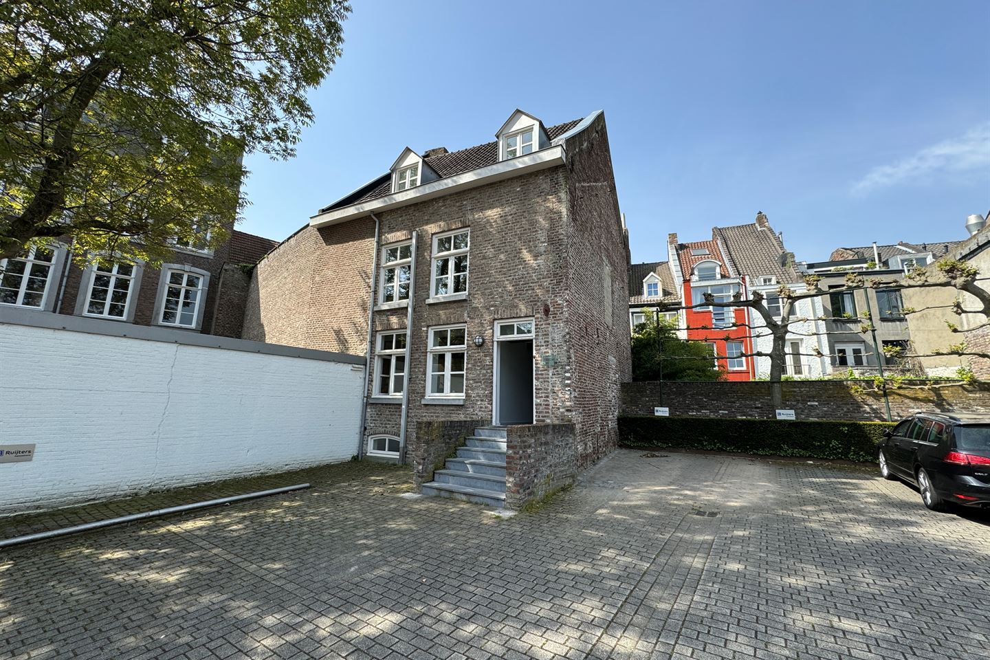 View photo 3 of Wycker Grachtstraat 38