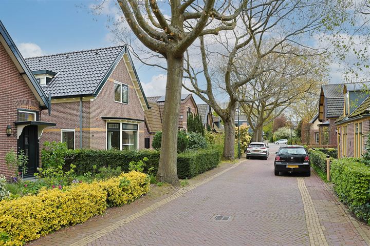 Bekijk foto 40 van Heerenweg 11