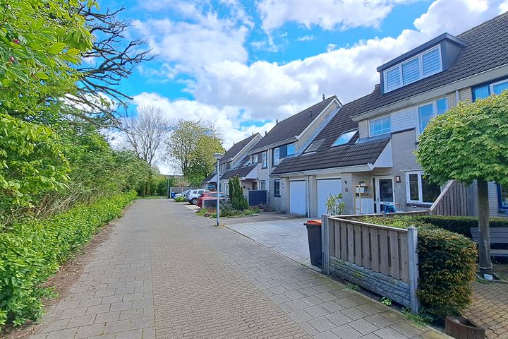 Bekijk foto 2 van Vergeet-mij-nietjestraat 27