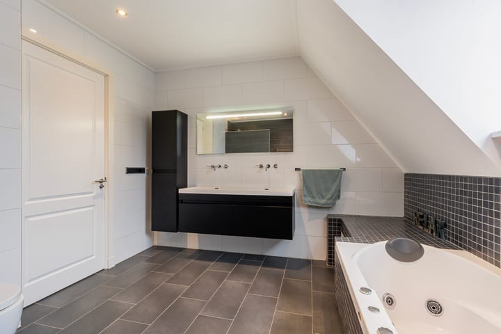 Photo 37 of Dokter Zoetemanstraat 9