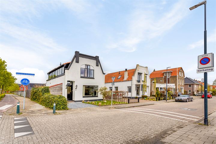 Bekijk foto 1 van Admiraal de Ruyterstraat 32