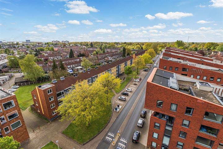 Bekijk foto 40 van S.L. Louwesstraat 2-81