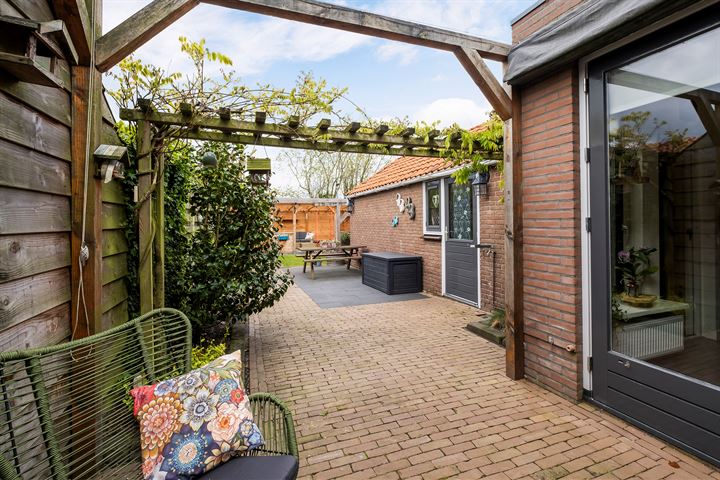 Bekijk foto 32 van Leeuwerikstraat 68