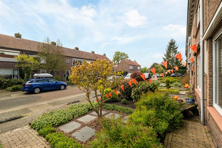 Bekijk foto 40 van Leeuwerikstraat 68