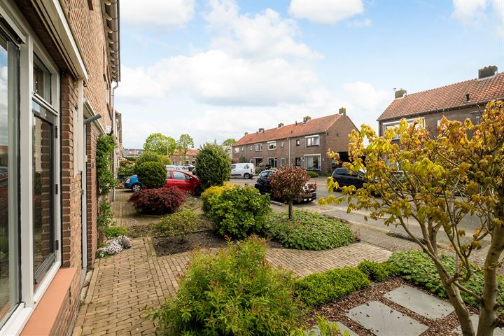 Bekijk foto 39 van Leeuwerikstraat 68