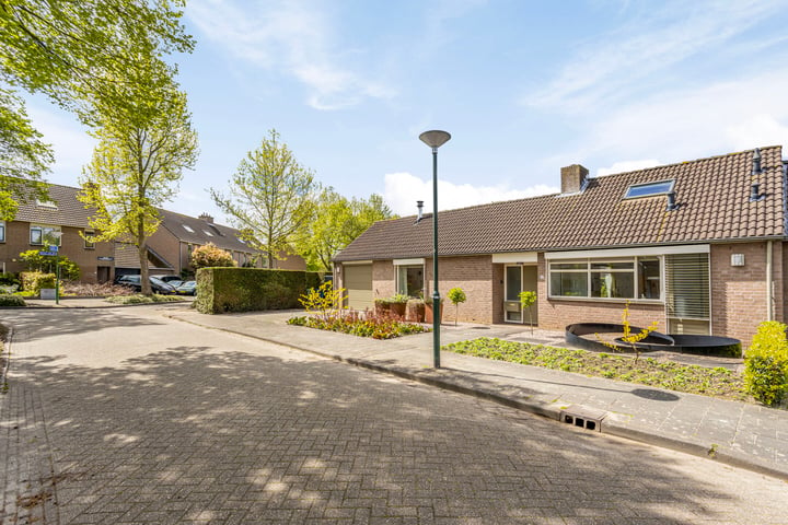 Bekijk foto 2 van Adriaan Rijkenstraat 8