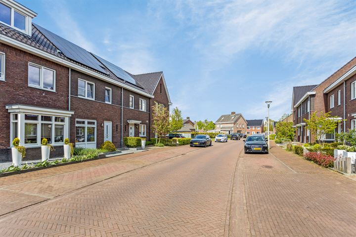 View photo 34 of Meester de Weertstraat 8